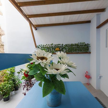 Wonderful Renovated Apartment With Private Patio أثينا المظهر الخارجي الصورة