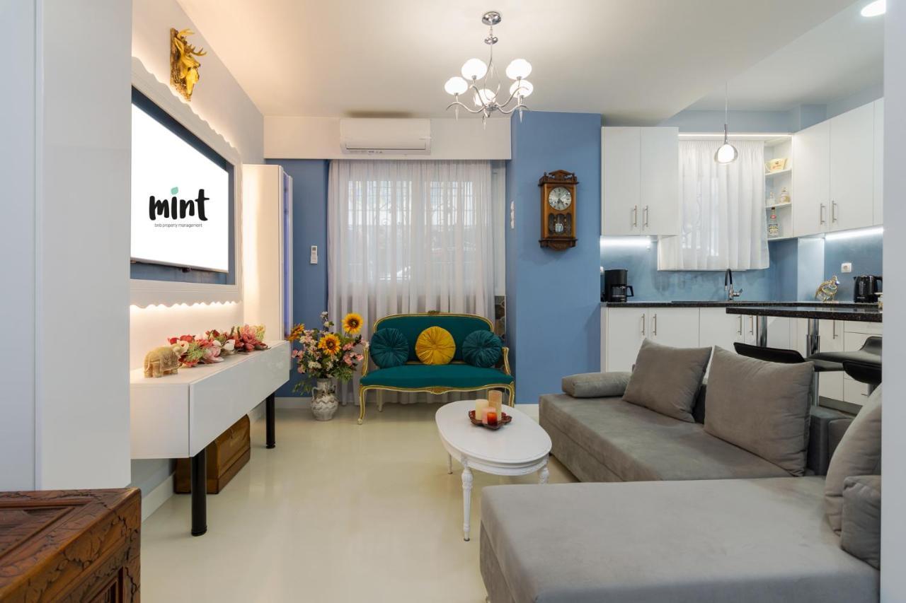Wonderful Renovated Apartment With Private Patio أثينا المظهر الخارجي الصورة