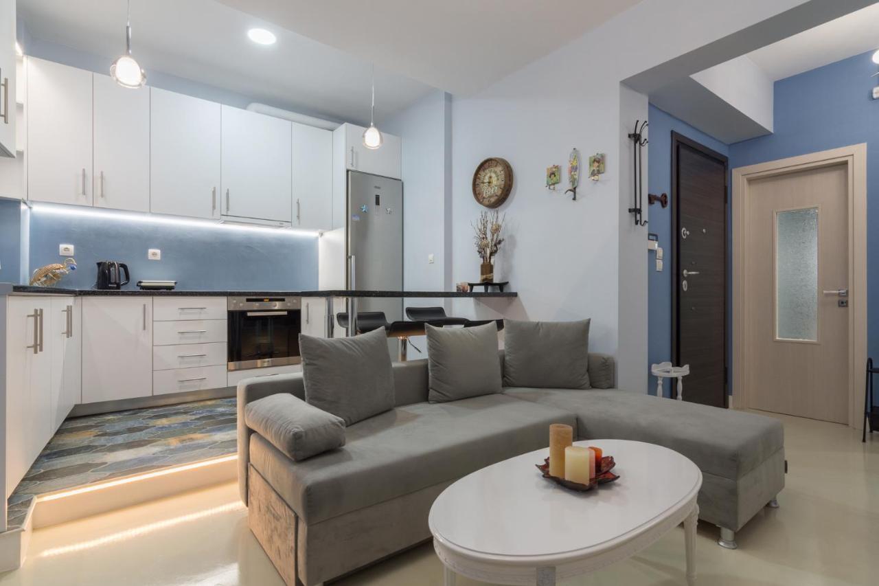 Wonderful Renovated Apartment With Private Patio أثينا المظهر الخارجي الصورة